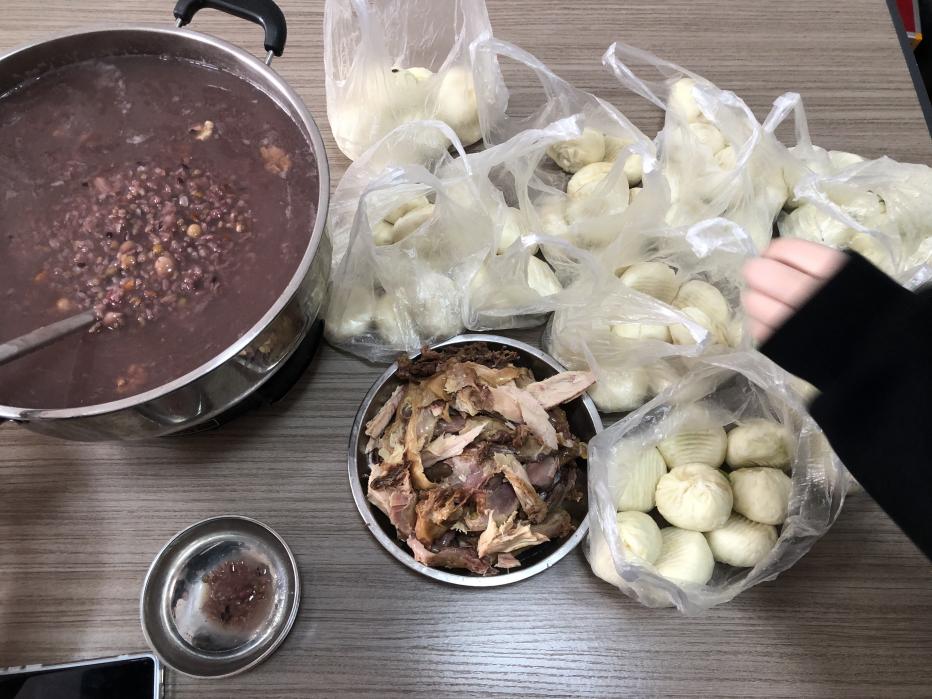 Les employés de Zemeijia célèbrent le festival de Laba