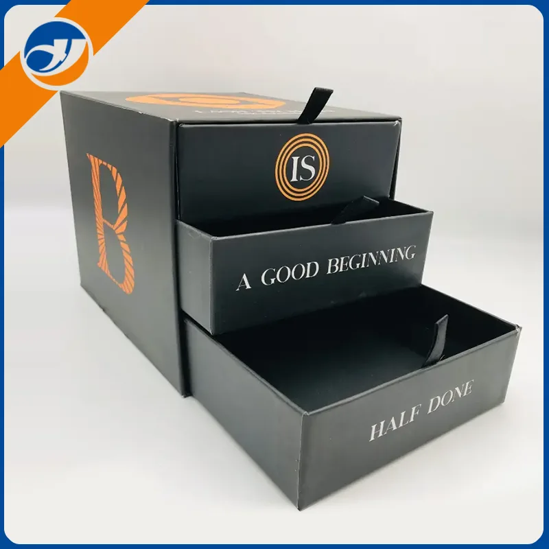 Boîte-cadeau en papier rigide